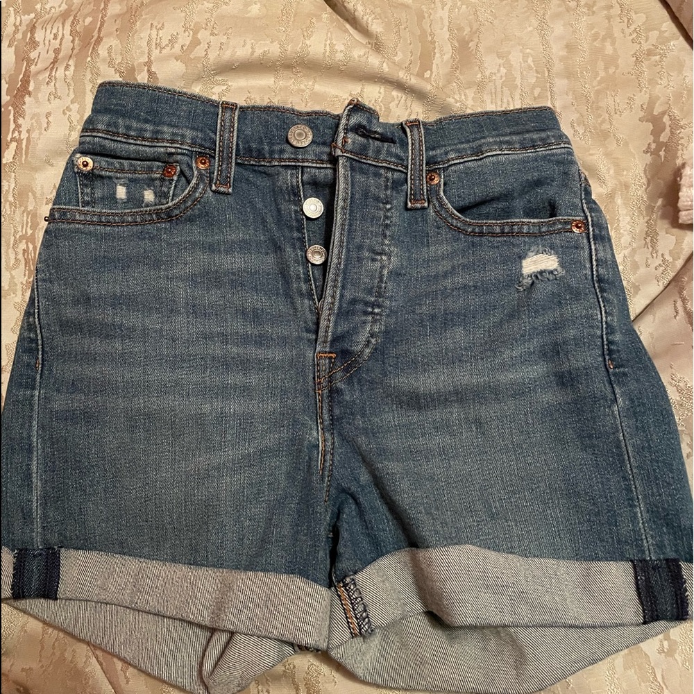 Levi short